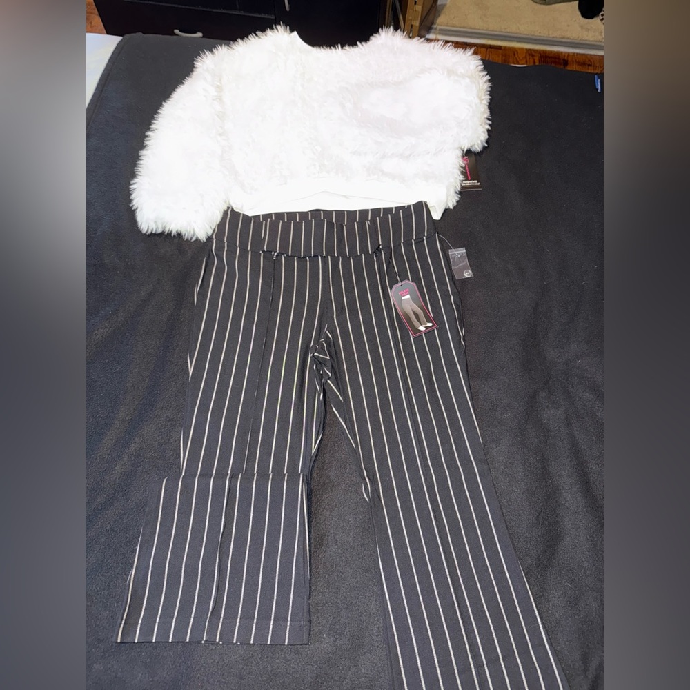 No Boundaries 2 Piece Outfit. Perfect For Date Night